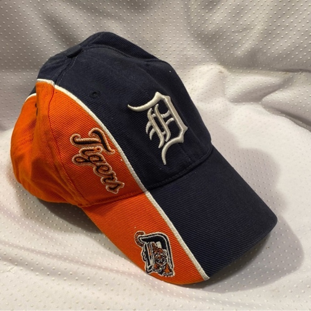 Tiger Mens Ball Cap Hat One Size Velcro Closure